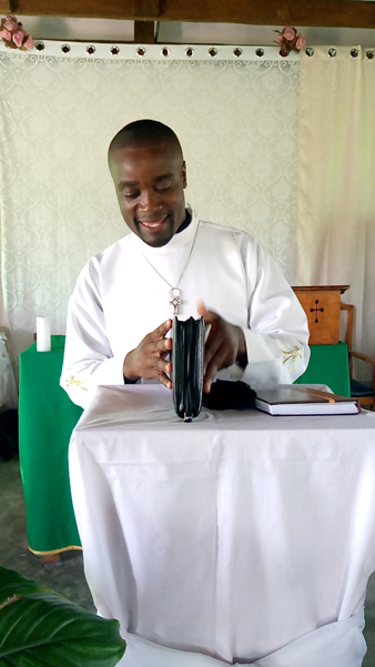 Adamson opens his bible before beginning to preach ©St John’s Seminary