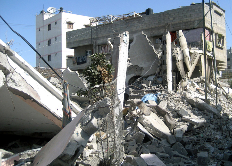 Building in Gaza destroyed by bombing ©AID/Julianne Stewart