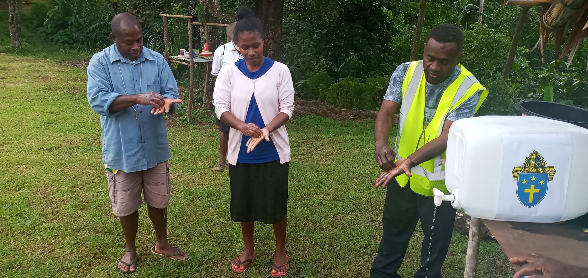 ACOM Vanuatu practising hand-washing on Pentecost Island. © ACOM Vanuatu.