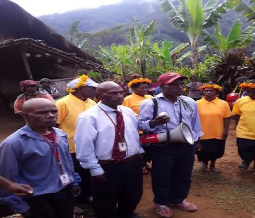 Teachers and Learners waiting to receive the visitors. ©Morrison Wiam, Anglicare PNG