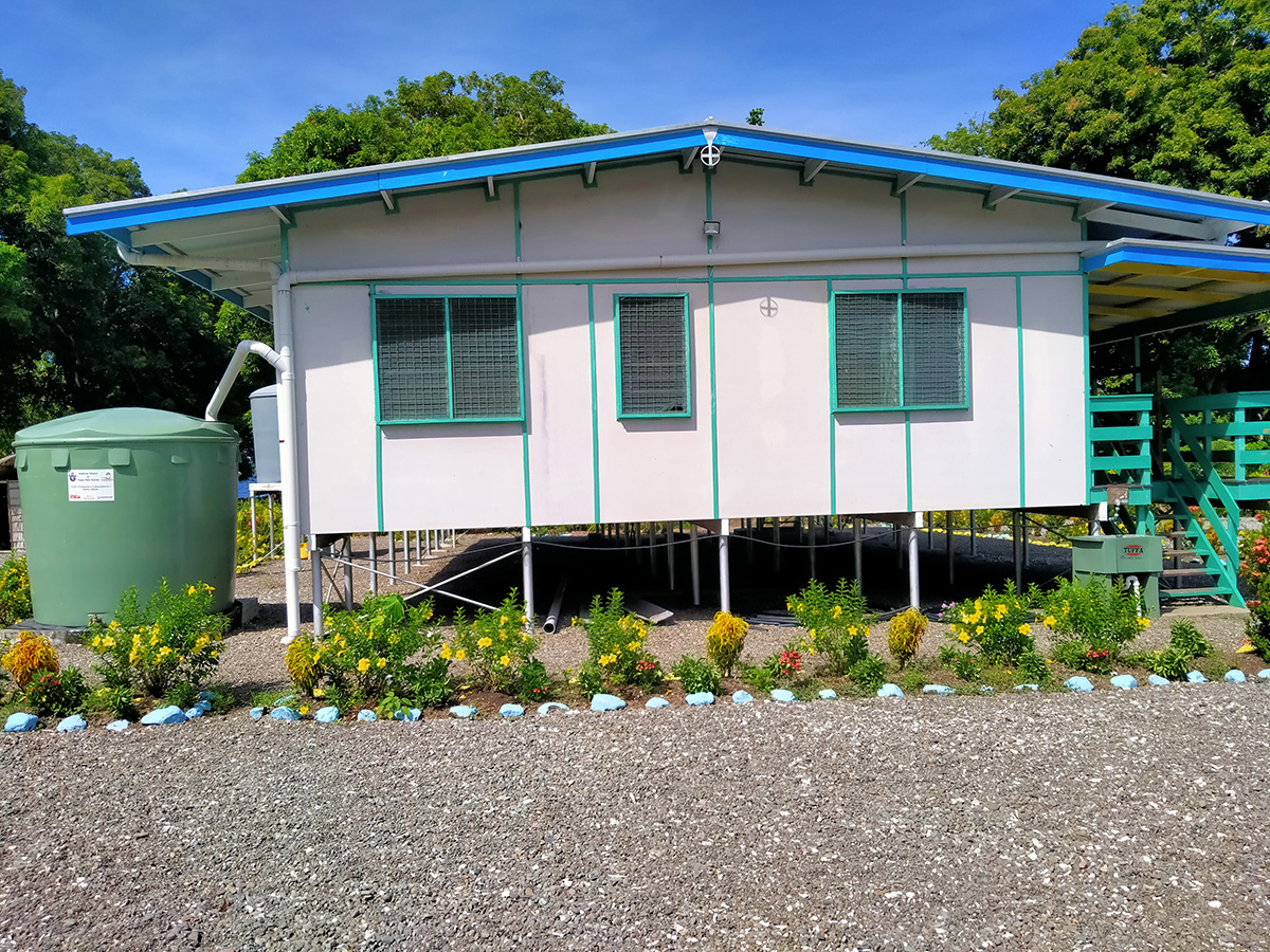 Topura Community Health Centre with its new water tank © Anglicare PNG.