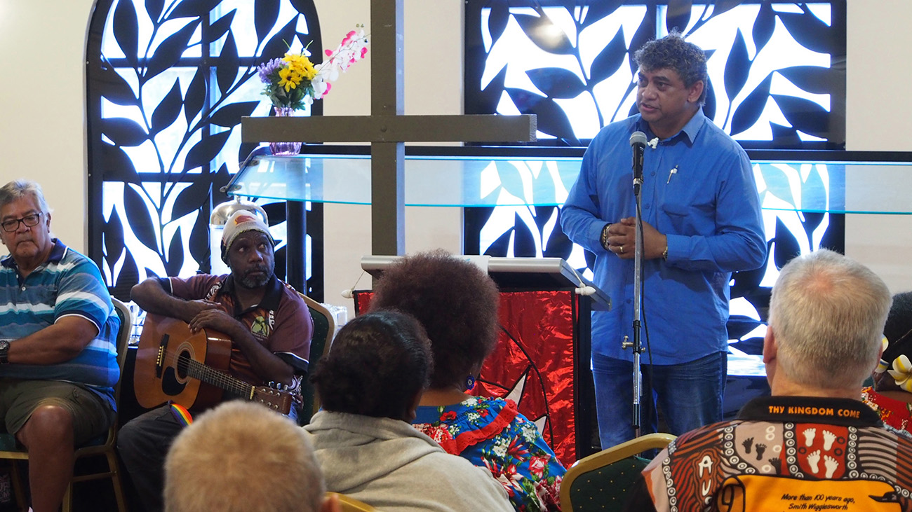 Wontulp-Bi-Buya College Principal, Rev’d Victor Joseph addresses students. © Wontulp-Bi-Buya College. Used with permission.