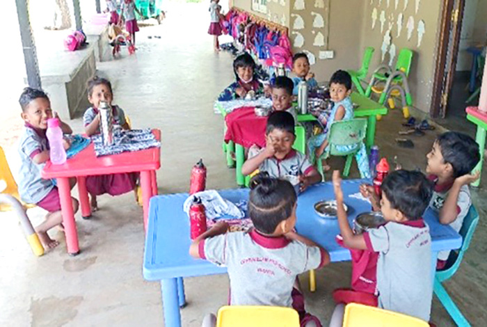 Disadvantaged children in Sri Lanka are assisted with their education ©Diocese of Colombo