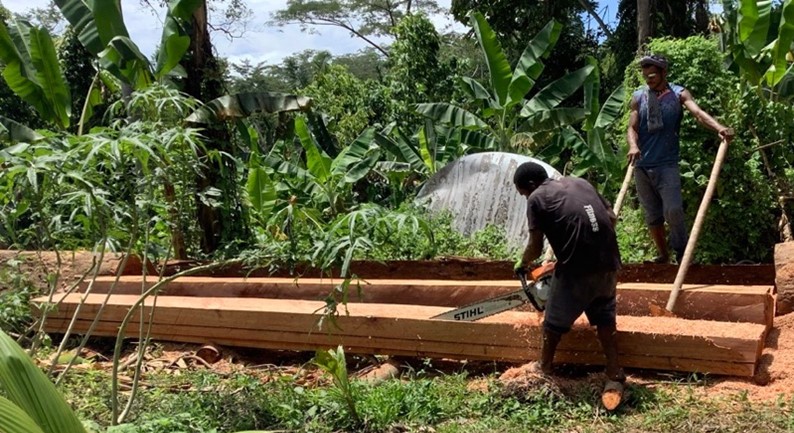 Carpenters milling timber for building renovation at Newton College. © Newton Theological College. Used with permission.