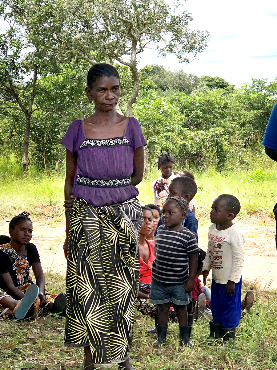 Isabel speaks about the importance of communication between women and men. © Julianne Stewart, AID.