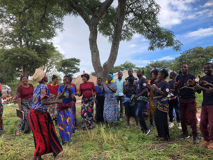 GAG and community members welcome at meeting Koama Makasa March 2023. © Julianne Stewart, AID.