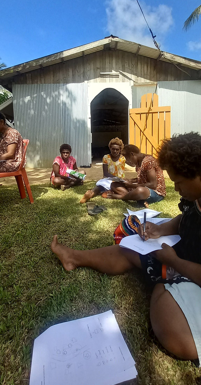 Kavieng Deanery members studying Agents of Change. © ACPNG. Used with permission.