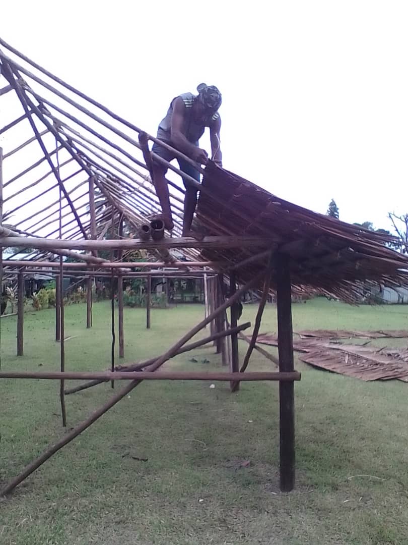 Community members continue to take ownership of the program by building an adult literacy classroom in Moreguina, Port Moresby Diocese 2023. © ACPNG. Used with permission.