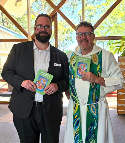 Yatala Prison Case Manager, Jack Monaghan, receives 50 copies of ABM’s Lent Study from the Rev’d Canon Stephen Daughtry for use in the prisons. © Adelaide Guardian. Used with permission.