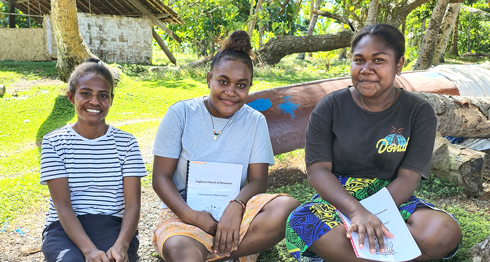 ACOM’s Freda Fataka (left) coordinates a network of 16 environmental observatories around the Solomon Islands, including one at Paibeta Community High School on Savo Island. “Data is important for evidence purposes to the government,” she says. “It helps us see with the naked eye all the changes that are happening.” © ABM/ Isabel Robinson.