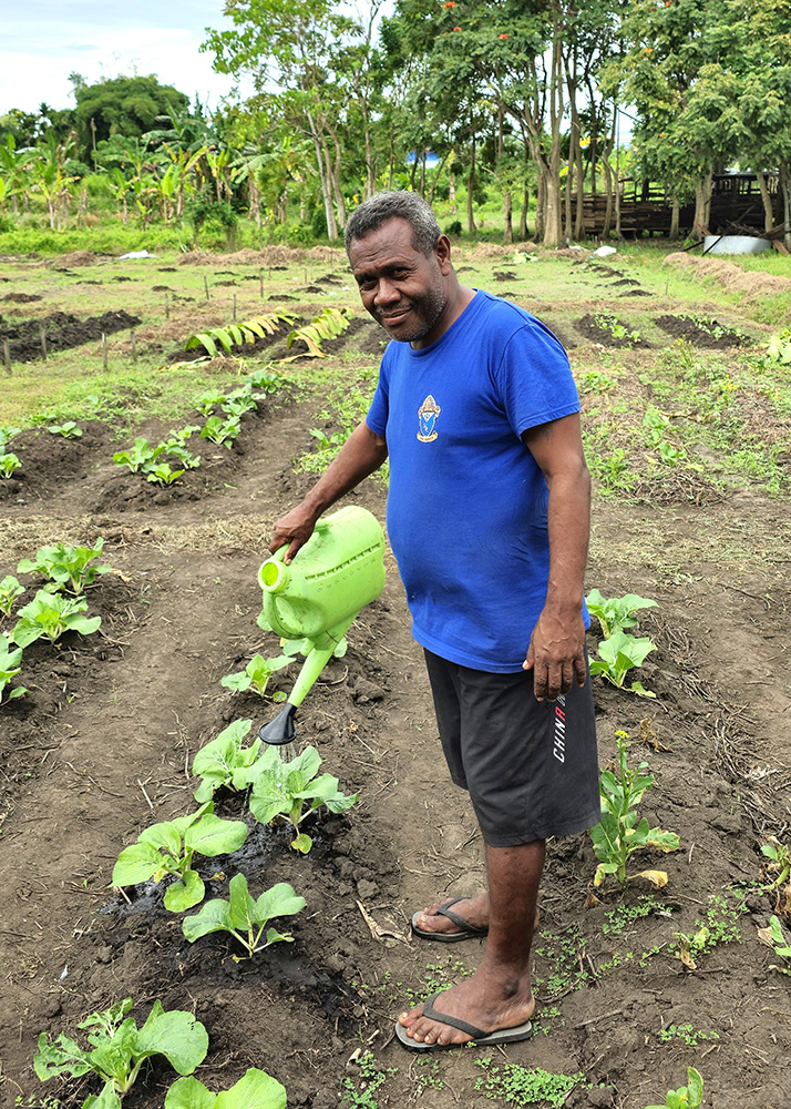 At this sustainable farm in Honiara, students from St Nicholas Anglican College participate in a nine-week practical placement, taught by farm manager Chris Bugoro. “Students are involved in every aspect of the planting cycle,” says Chris, “from sewing of seeds to mulching, weeding, harvesting and selling.” © ABM/ Isabel Robinson.