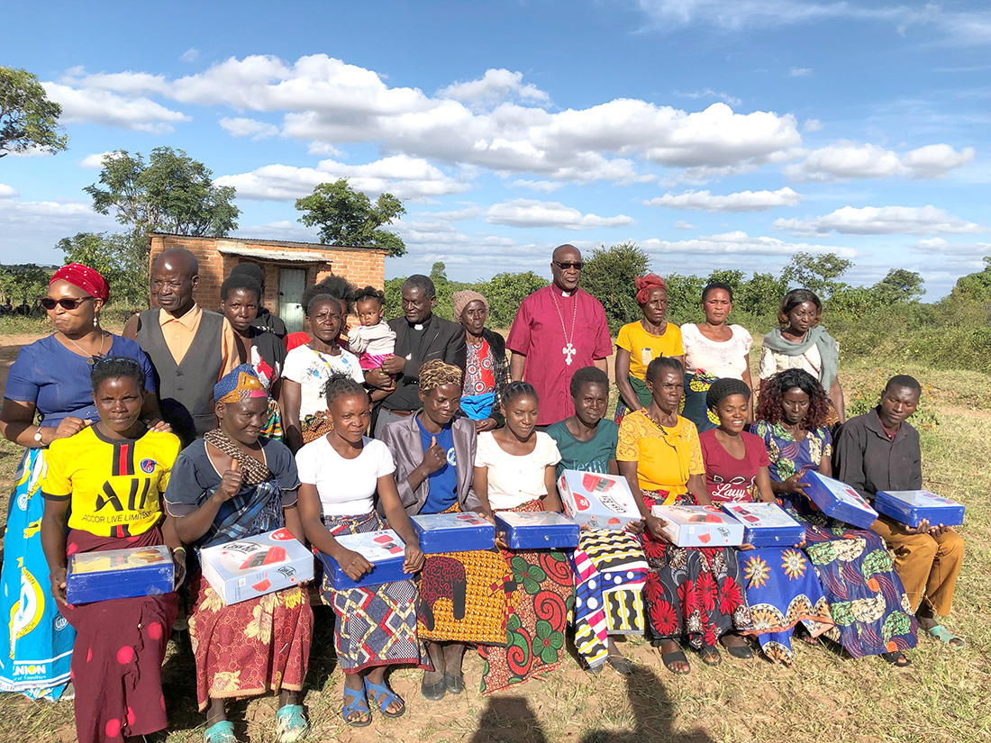 Savings with Education group leaders receiving their group’s cash box © Julianne Stewart/ABM