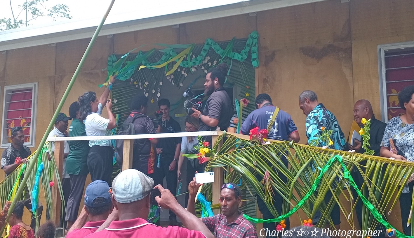 A Ribbon-cutting ceremony was held for the opening of the first building in the dormitory complex for female students. The ceremony was attended by representatives of the Australian High Commission, the Provincial Government, and the Kokoda Track Foundation.