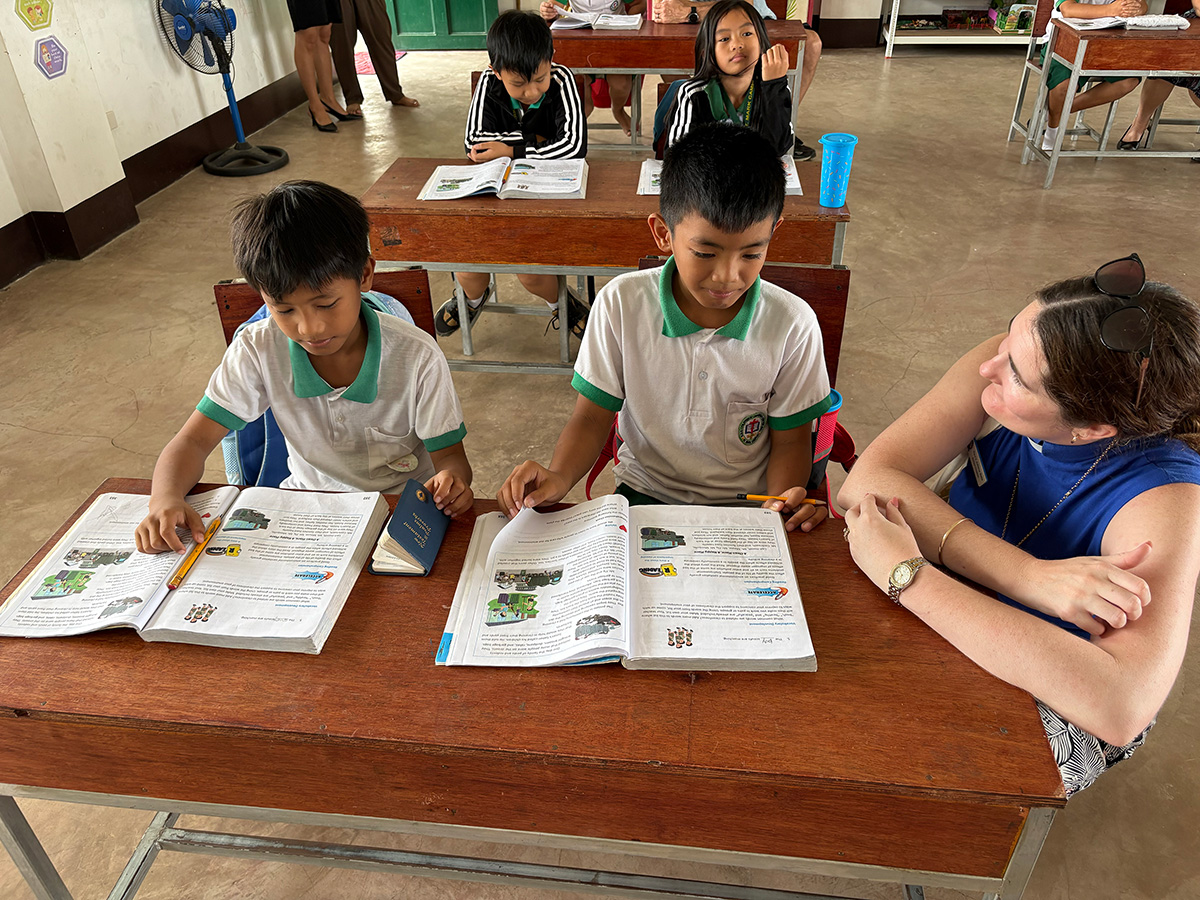 A St Mark’s student shares with the Rev Juliana Bate what he is learning in English, his third language © Meagan Schwarz/ABM