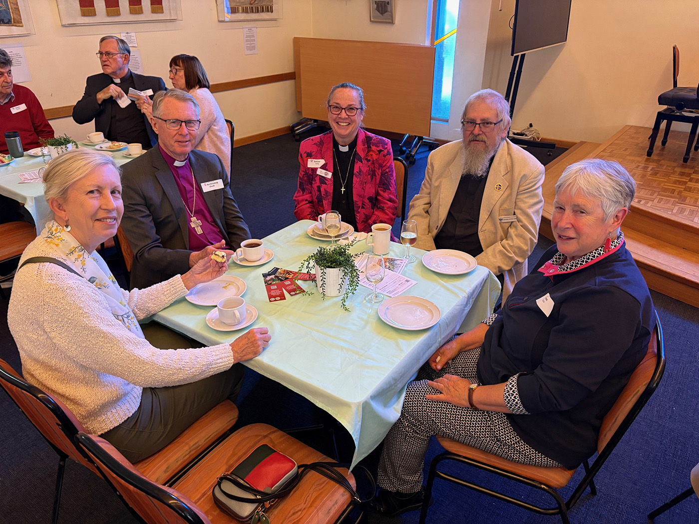 Mrs Lyn and the Most Rev’d Geoff Smith (L) with the Rev’d Louise and Andrew Lang (from Willochra Diocese). © ABM.