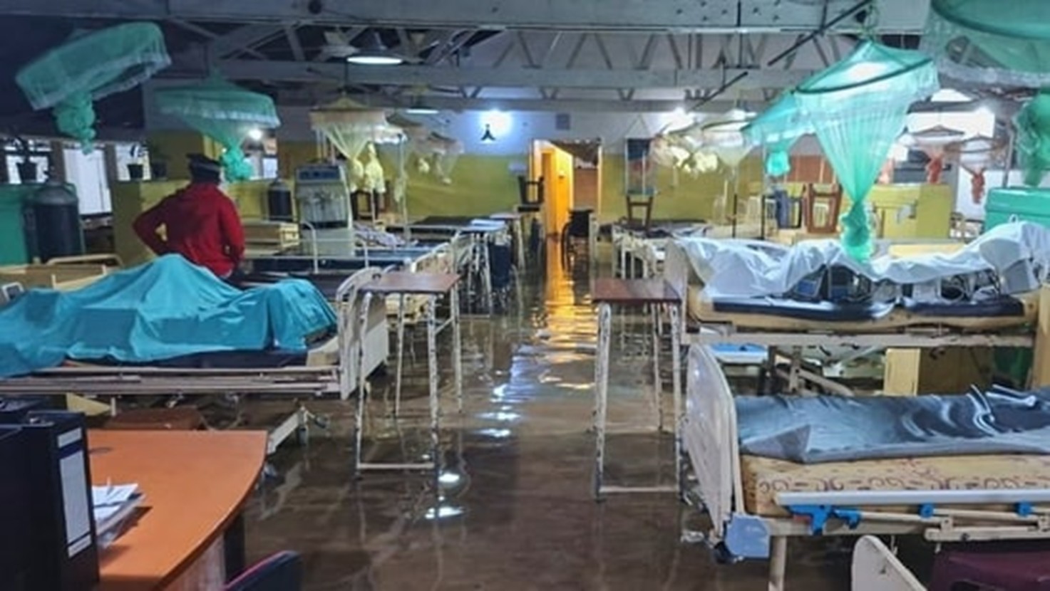 A flooded ward inside Chilaw Hospital, north of Colombo © Church of Ceylon