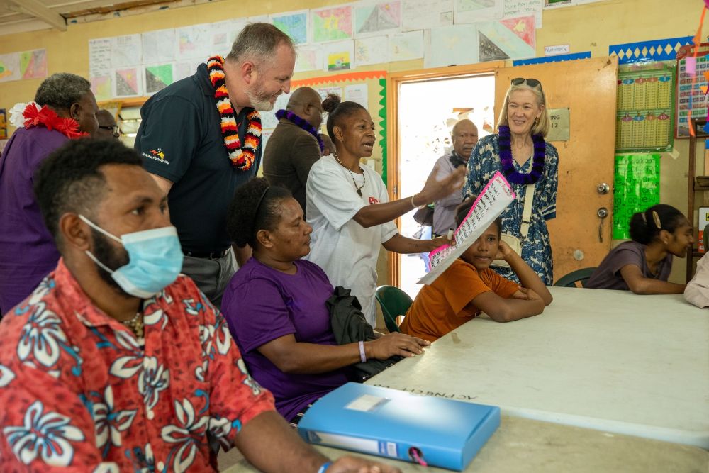 Anglicare PNG adult literacy teachers and learners show the delegation how they work © DFAT. Used with permission.