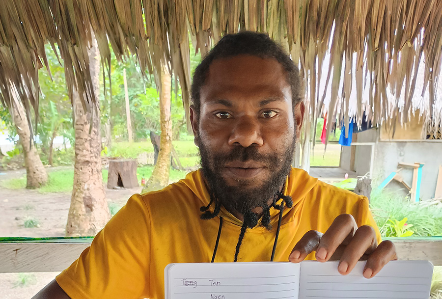 Ray took less than a minute to write the numbers 1-10 in Bislama, Sola, 7 June 2026