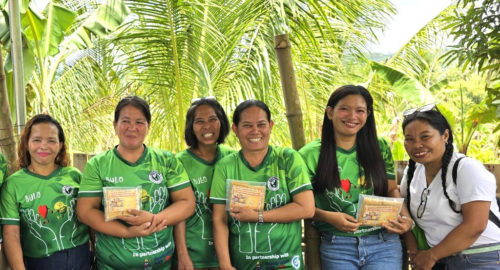 An independent evaluation found that Rosalina (far right) and members of this community-based group have learnt new skills and improved incomes through the program © Isabel Robinson, ABM AID. Used with permission.